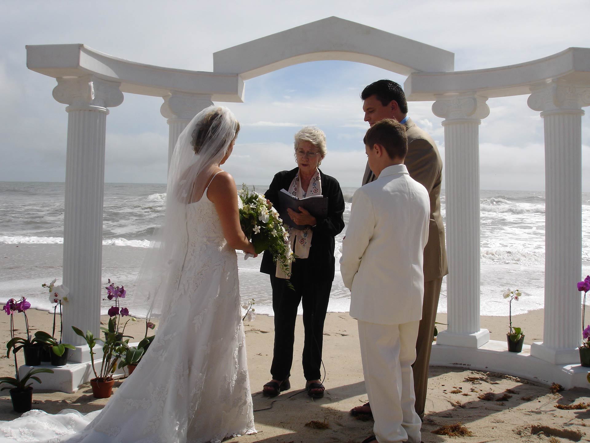 A-couple-getting-married-on-the-beach-in-Virginia